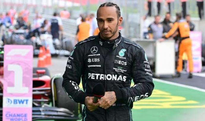 Sizce Sebastian Vettel mi Lewis Hamilton mu?