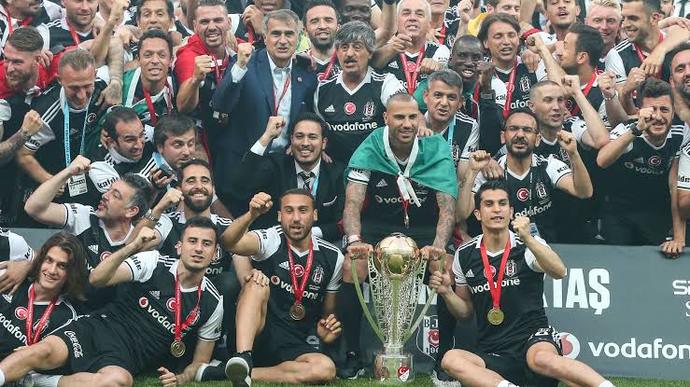 Sizce Türkiyenin en büyük futbol kulübü hangisi?