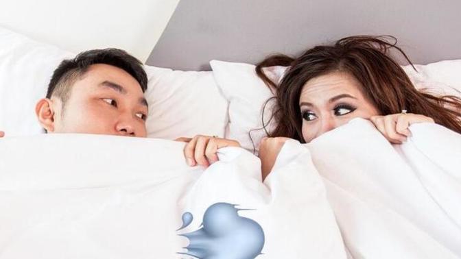 Evliler birbirinin yanında gaz çıkartabilir mi?