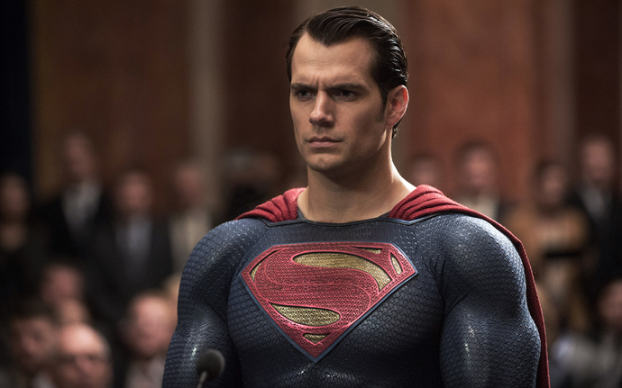 Henry Cavill Superman ile geri dönüyor, sever misiniz Supermani?