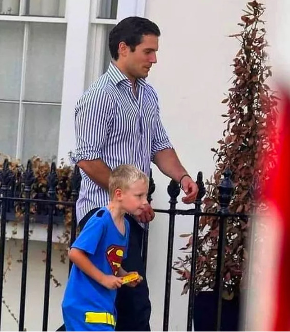 Henry Cavill Superman ile geri dönüyor, sever misiniz Superman'i?