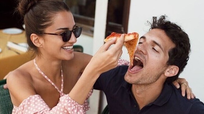 Yemek yerken "azıcık ucundan versene" diyen biri olsa ne tepki verirsin😉?
