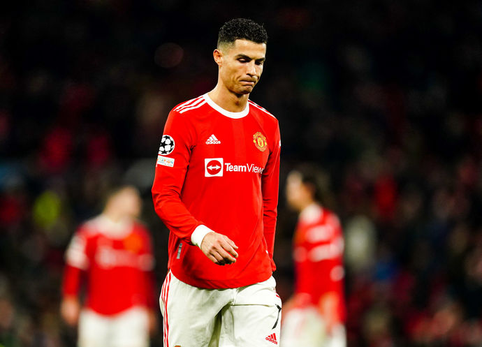 Manchester Unitedda Cristiano Ronaldo kadro dışı bırakıldı. Sizce yıldız futbolcu bu muameleyi hak ediyor mu?