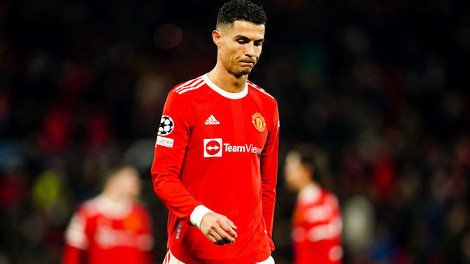 Manchester United'da Cristiano Ronaldo kadro dışı bırakıldı. Sizce yıldız futbolcu bu muameleyi hak ediyor mu?