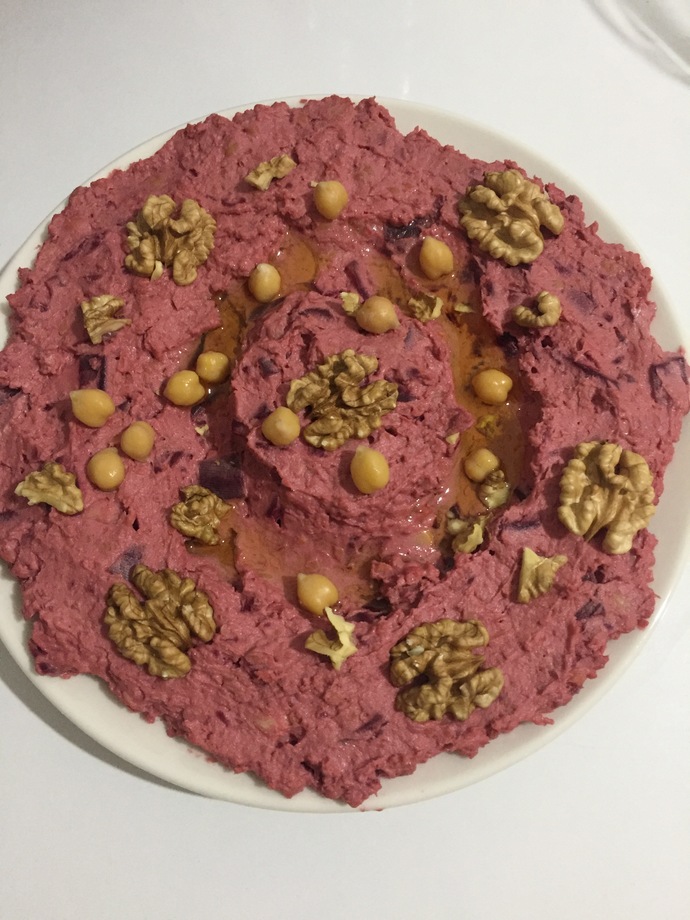 Bugünde pancarlı humus yaptım, nasıl görünüyor?