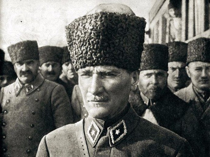 Bugün Dünya Karizma Günü. Senin için karizma nedir veya nasıl biridir?
