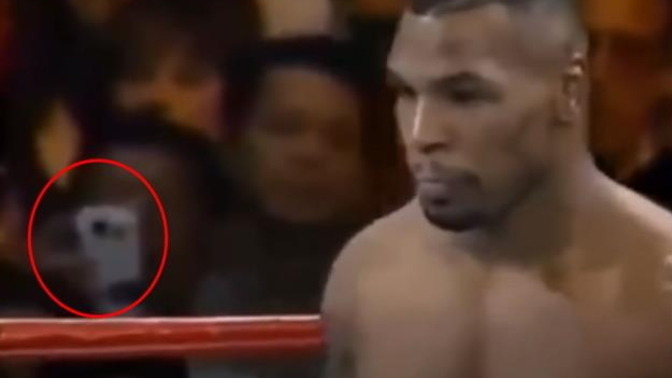 Mike Tyson'ın 1995 yılı maçında kameralı cep telefonu çıktı! Sizce böyle bir şey nasıl yorumlanmalı?