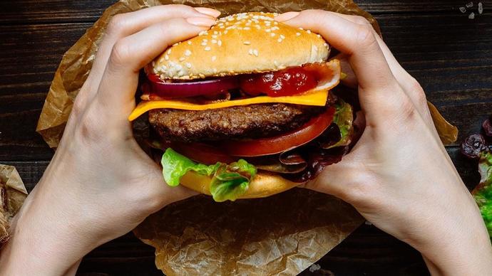 Kendini ödüllendirmek istediğinde ilk tercihin hangi yemek oluyor?