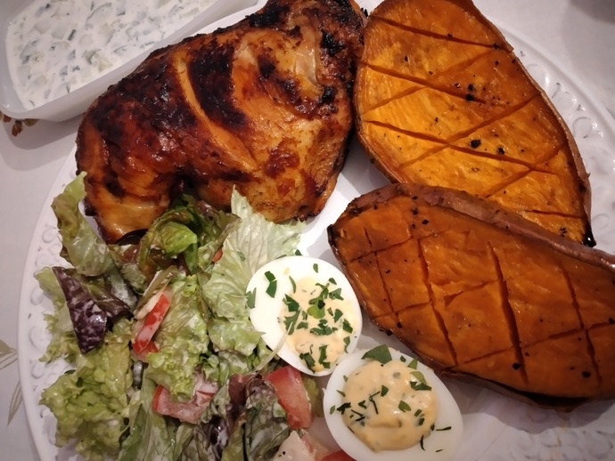 Cuisse de poulet, patate douce, salade mimosa..😋🍽