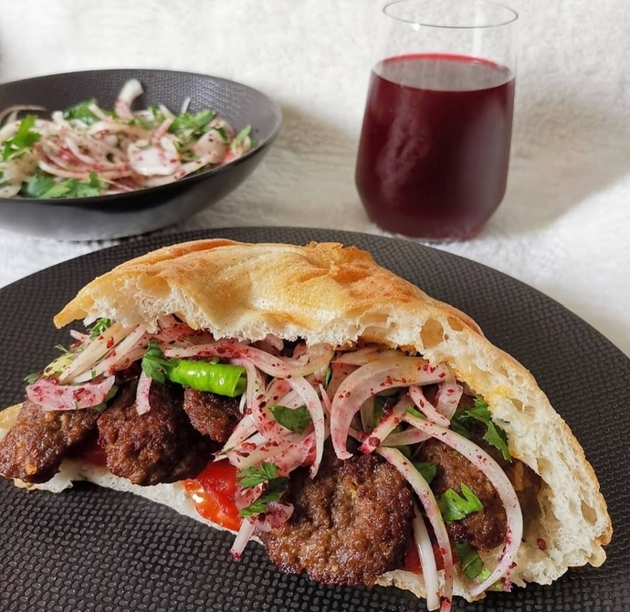 Köfte ekmek soğanlı mı, soğansız mı daha lezzetli?