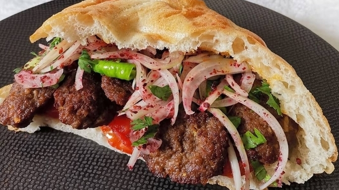 Köfte ekmek soğanlı mı, soğansız mı daha lezzetli?
