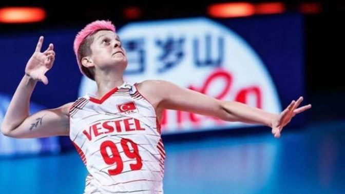 Milli voleybolcu Ebrar Karakurt İtalya'da depo fulledi! Aynı paraya burada depo dolar mı?