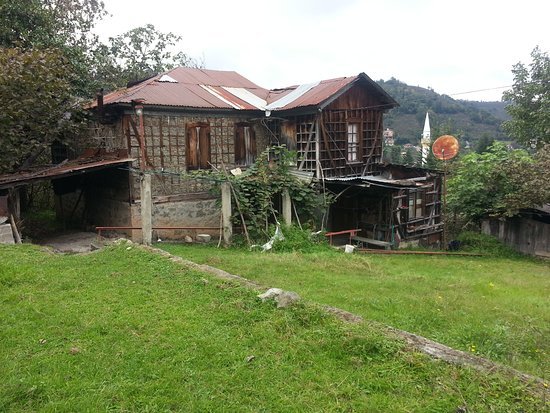 Kızlar, Büyüdüğünüz evde mi daha çok mutluydunuz , öğrenci evi yurt ya da  evlendikten sonraki evinizde mi mutlusunuz?