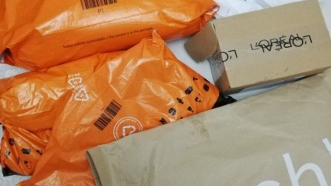 Gelen kargo paketlerini açmak heyecan verici mi sence?