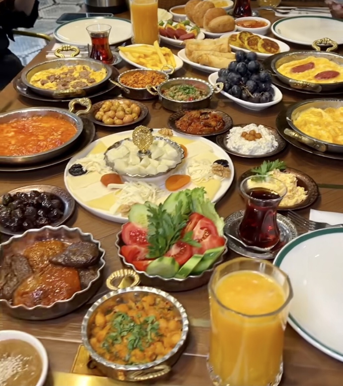 En iyi pazar kahvaltısı evde yapılan mı , dışarıda yapılan mı?