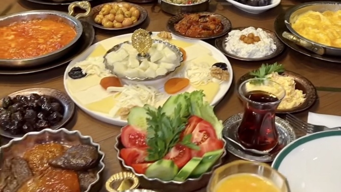 En iyi pazar kahvaltısı evde yapılan mı , dışarıda yapılan mı?