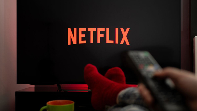 Netflix kullanıcılarından şifre paylaşımını durdurmak için parmak izi isteyebilirmiş! Ne düşünüyorsunuz?