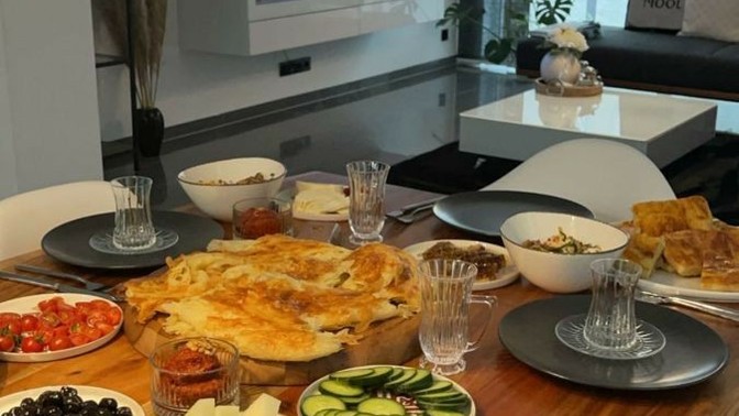 Yemek yerken neler izlersiniz?