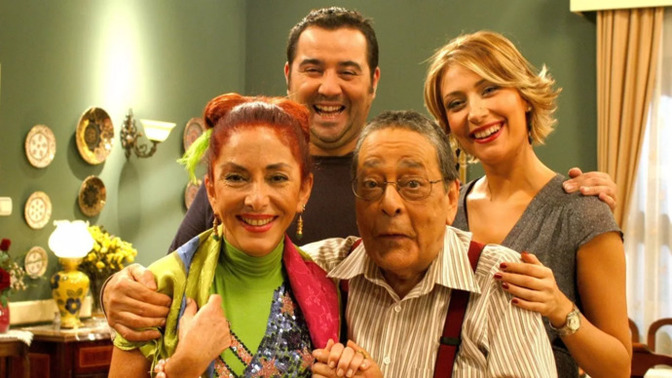 Dönüp dolaşıp kendinizi onda bulduğunuz, eski ama tadı damağınızda kalan dizi hangisi 📺?