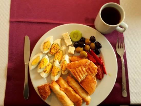 Okula/İşe gitmeden önce dışarıda mı kahvaltı yapıyorsunuz evde mi?