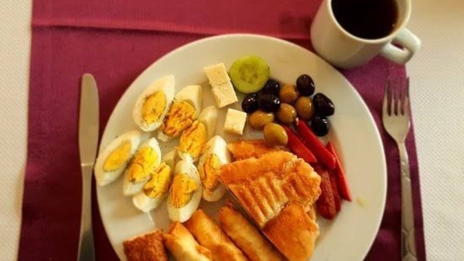 Okula/İşe gitmeden önce dışarıda mı kahvaltı yapıyorsunuz evde mi?