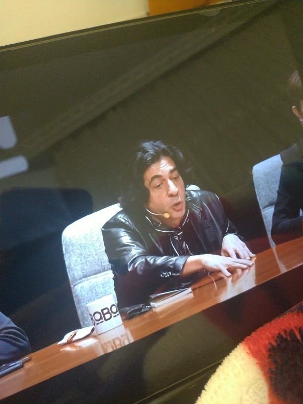 Oğuzhan Uğur'un düzenlediği Mevzular Açık Mikrofon programını izliyor musunuz?