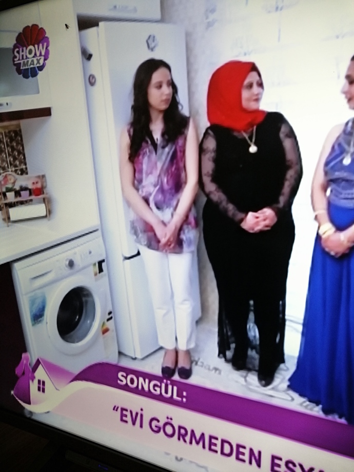 Șimdi bu abla cennete mi layık kapalı olduğu için. Ben de açık olduğum için cehennemlik miyim? Saçımı erkekler görüyor falan?
