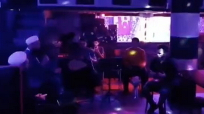 Gaziantep'te bir pavyondan amin ve ilahi sesleri yükseldi. Bu güzel duaya bir amin de siz der misiniz?
