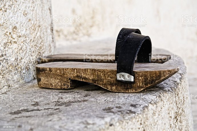 Terliklerimle gelsem sana diyenin/demek istediğin kimse var mı😜?