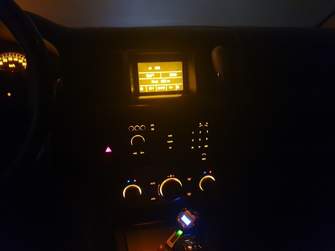 Arabaya bindiğiniz gibi telefonu medyaya bağlar mısınız?