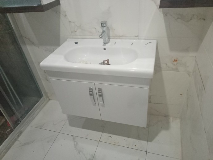 Abimin taktırdığı banyo dolabı çok mu kötü olmuş?