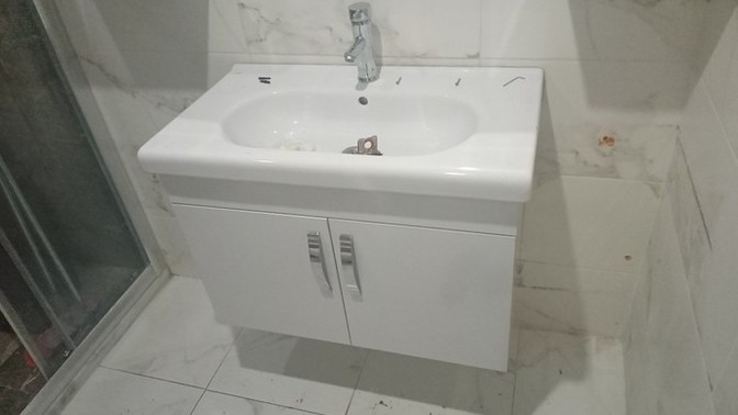 Abimin taktırdığı banyo dolabı çok mu kötü olmuş?