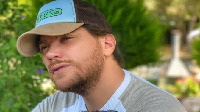 Eşinden ayrılan Sinan Akçıl “Hayvanlar için de velayet, periyodik görme hakkı ile nafaka düzenlemesi olmalı” demiş. Sence haklı mı?
