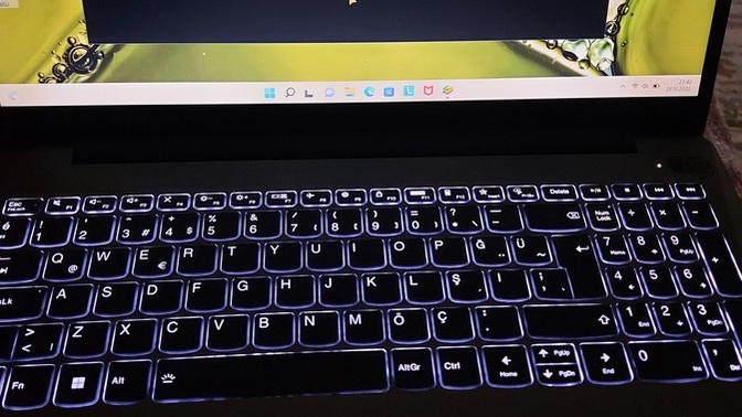 Arkadaşlar bugun aldigim lenova laptop netflixe girmek istedigimde boyle oluyo guncellemelri falan  vardi yaptim acip kapattim ama?