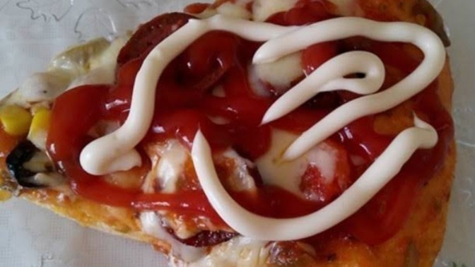 Pizzaya ketçap mayonez sıkar mısınız?
