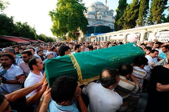 Cenaze evlerinde ziyaretçilere yemek vermek kalktı, fikriniz ne?