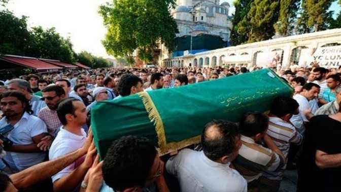 Cenaze evlerinde ziyaretçilere yemek vermek kalktı, fikriniz ne?