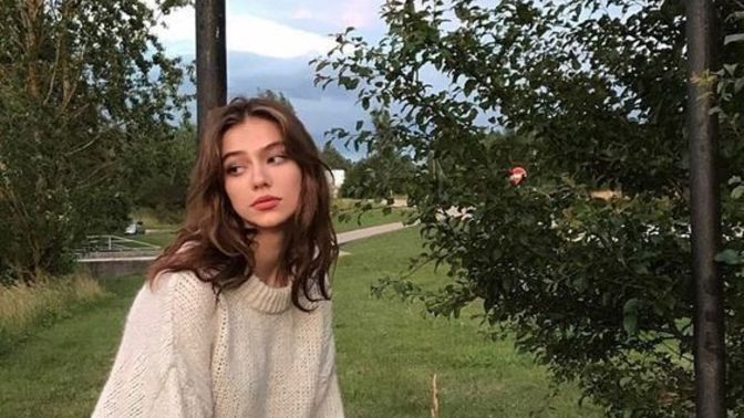 Kısa ve ojesiz tırnaklarla gezmek bir kızın şıklığını azaltır mı?