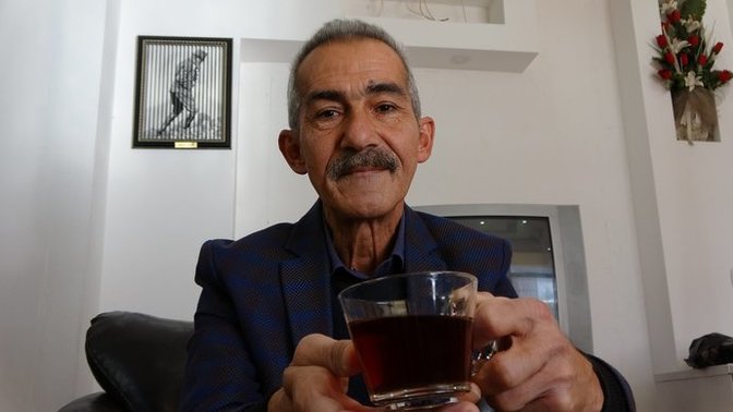 Ordu'da yaşayan 55 yaşındaki adam her gün 100 bardak çay içiyormuş. Çay zevk işi midir?