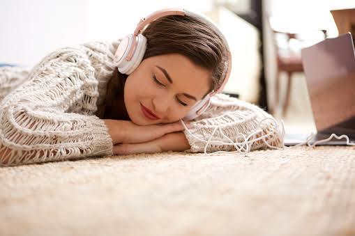 Yapılan araştırmalara göre Z kuşağı en çok arabesk müzik dinliyormuş! Arabesk müzik dinleyen tayfadan mısın?
