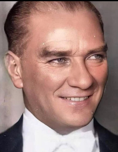 Aras Bulut İynemli’nin Atatürk’ü canlandırdığı “Atatürk” filminin tanıtımı sizi de duygulandırdı mı?