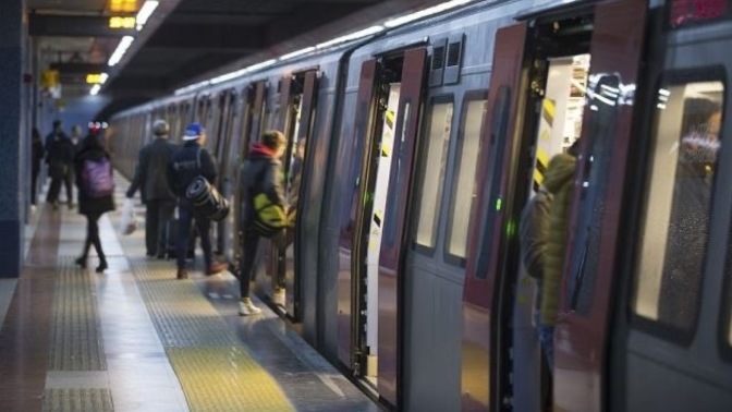 Metroda uyuyan adamın başı omuzuma düştü. Siz olsanız ne yaparsınız?