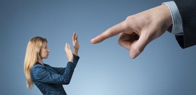 Neden insanlar kendi yaptıklarını görmeden başkasını suçlarlar?