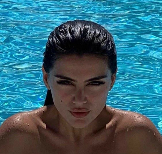 Kara kaş kara gözlü kızları mı? Sarısın yeşil gözlü kızlar mı?