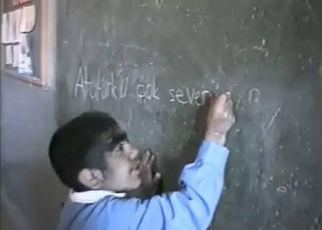 Atatürk'ü seven insanlar böyle daha bi farklı oluyo bence öyle dimi?