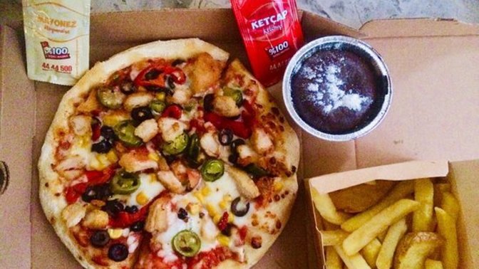 Dondurulmuş pizza güzel olur mu?