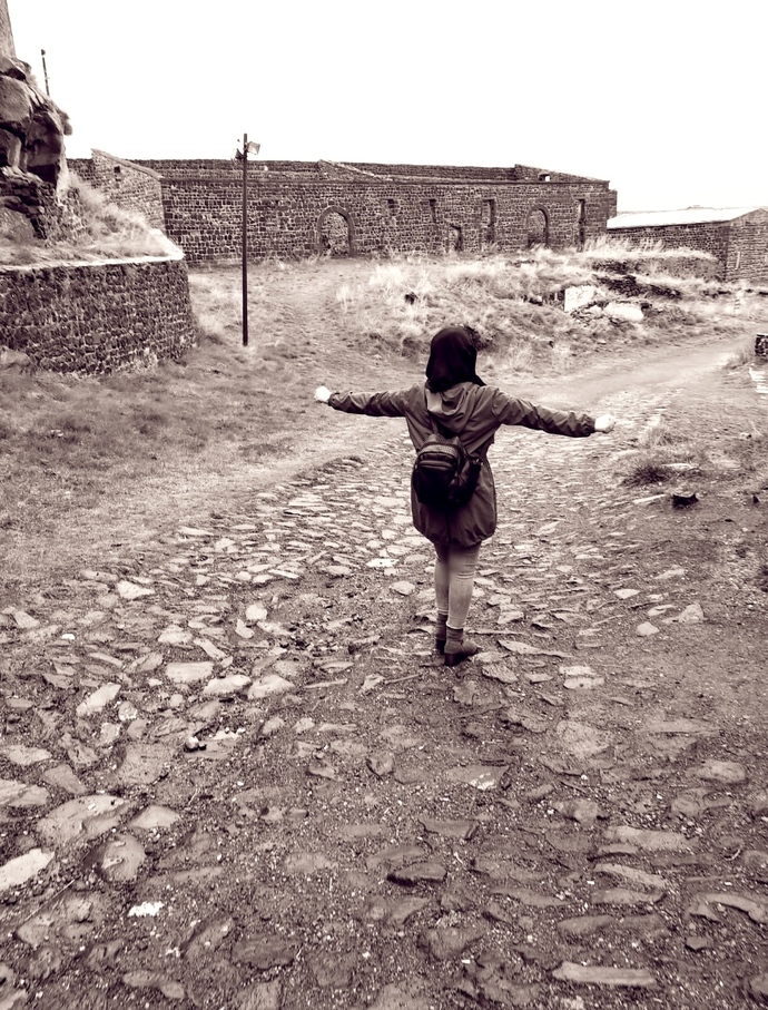 Güzel bir şiir eklemek istedim fakat karakter sayısı izin vermedi:(