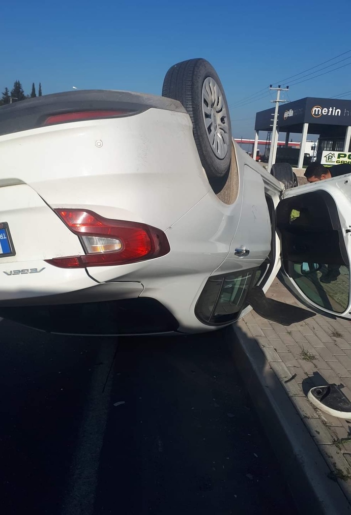 Sizce ben bugün arabayla kaza yapıp, üzerine takla açıp o arabadan burnum bile kanamadan çıkmış mıyımdır?