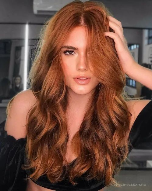 Sızce bu kadınlardan hangisinin yüz hatları olsun yüzü daha güzel ve masum ?