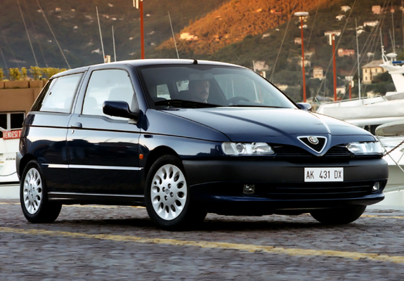 Alfa Romeo brera kullanan var mı?